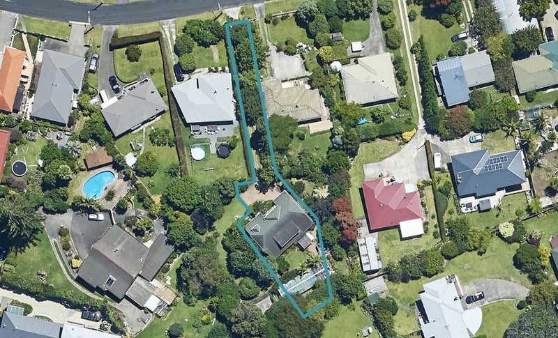 11 Linley Terrace, Judea, Tauranga - Carousel 1