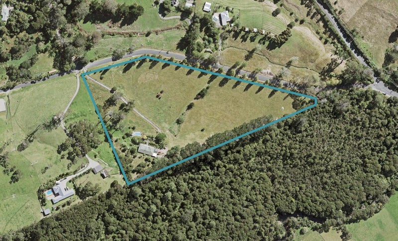 2 Vineyard Road, Henderson Valley, Auckland - Carousel 1