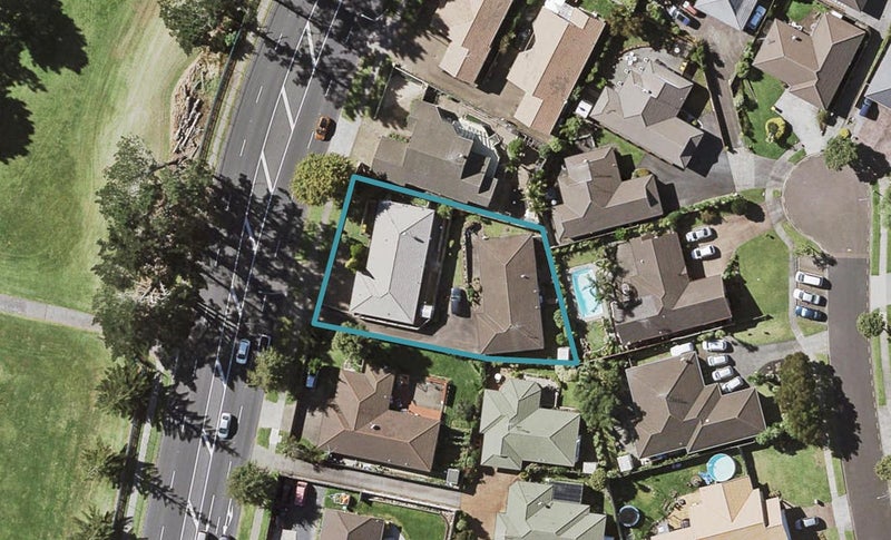 1/242 Botany Road, Golflands, Auckland - Carousel 1