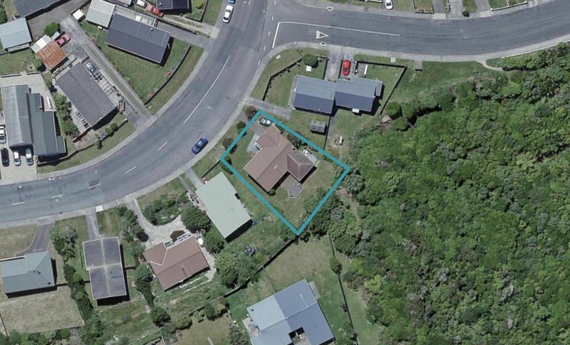 76 Horokiwi Road West, Newlands, Wellington - Carousel 1