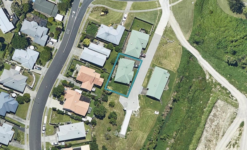 4 Pohutukawa Way, Gate Pa, Tauranga - Carousel 1