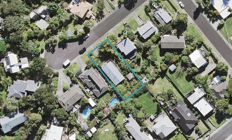 10 Oruamo Place, Beach Haven, Auckland - Carousel 1