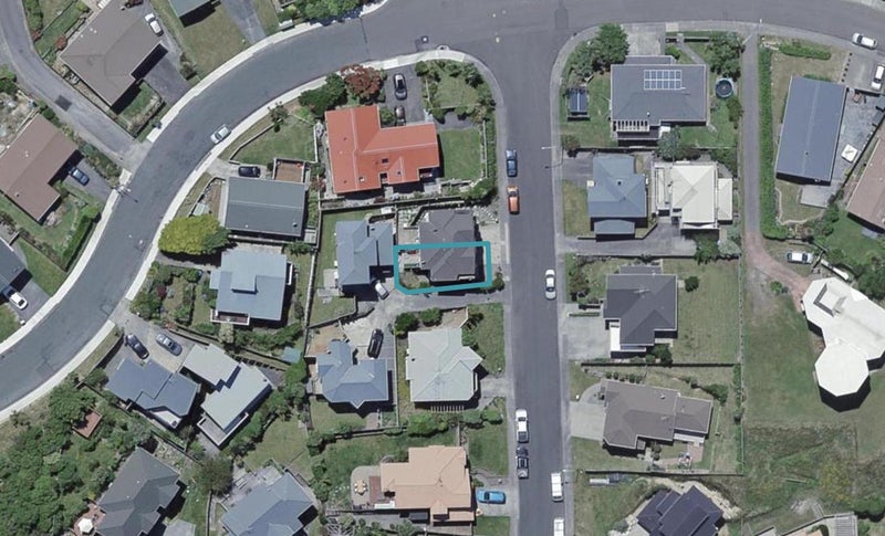 81 Dress Circle, Newlands, Wellington - Carousel 1