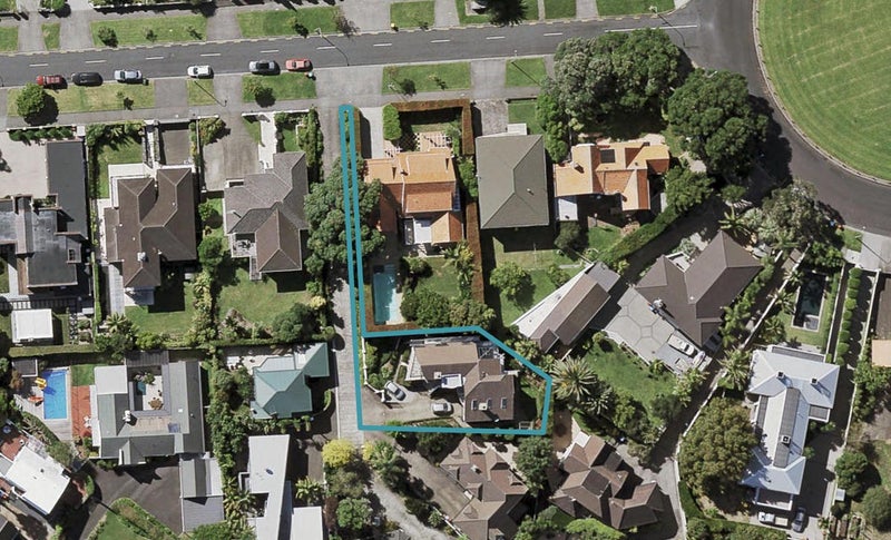 4A Tuhaere Street, Orakei, Auckland - Carousel 1