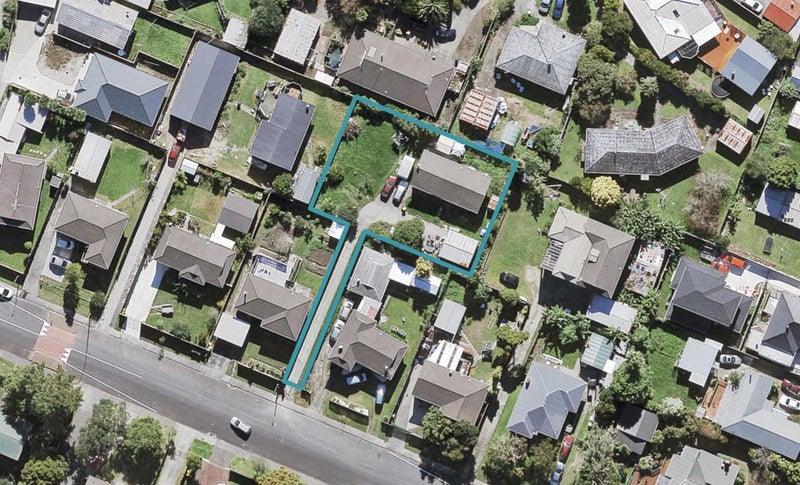 11 Kelman Road, Kelston, Auckland - Carousel 1