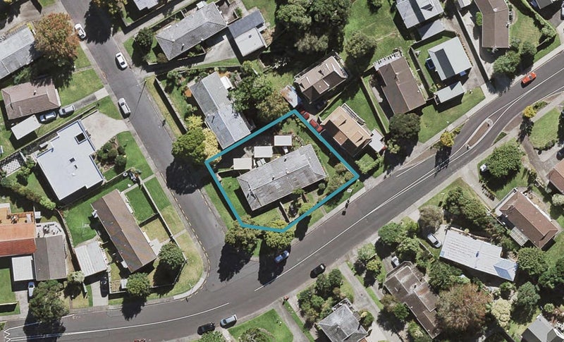 1/1 Mannering Place, Hillcrest, Auckland - Carousel 1