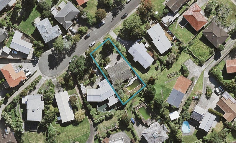 8 Cheryl Place, Hillcrest, Auckland - Carousel 1