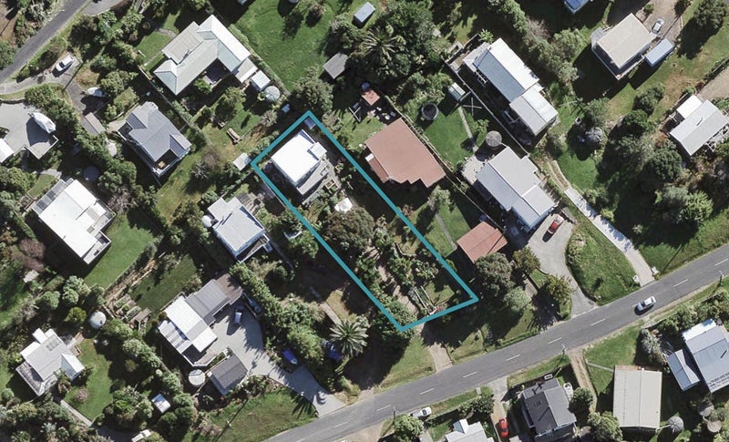 29 Hamilton Road, Surfdale, Waiheke Island - Carousel 1