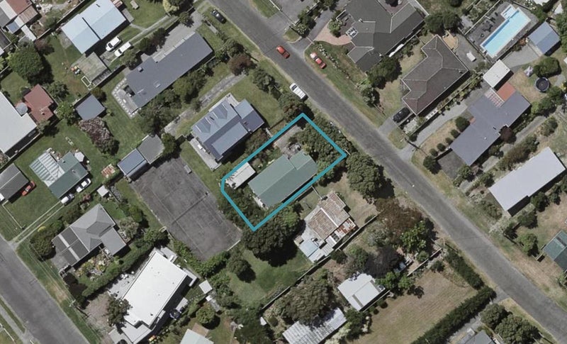 10 Hohiria Street, Waikanae Beach, Waikanae - Carousel 1