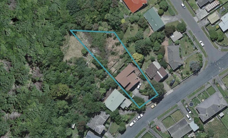 41 Franklyn Road, Tawa, Wellington - Carousel 1