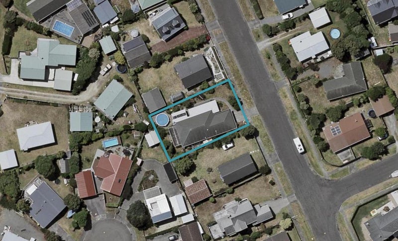 12 Reeves Street, Waikanae Beach, Waikanae - Carousel 1