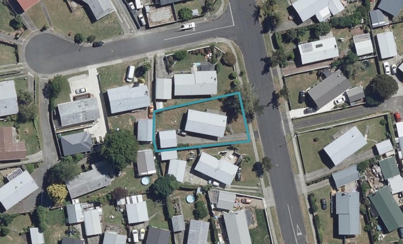 13 Rhonda Avenue, Deanwell, Hamilton - Carousel 1