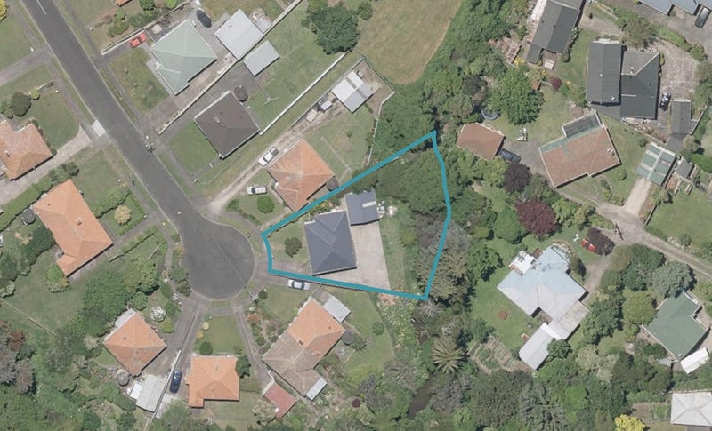 11 Clapham Place, Whanganui East, Whanganui - Carousel 1
