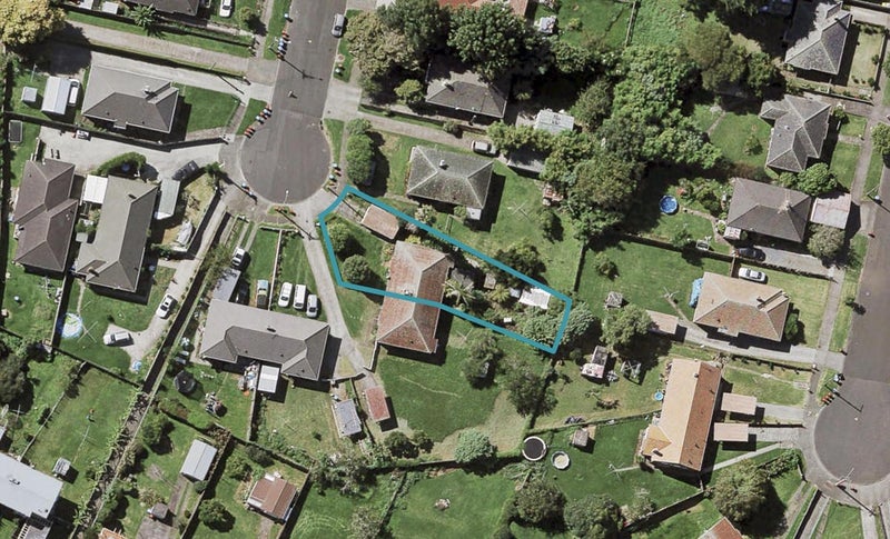 38 Ropata Avenue, Point England, Auckland - Carousel 1