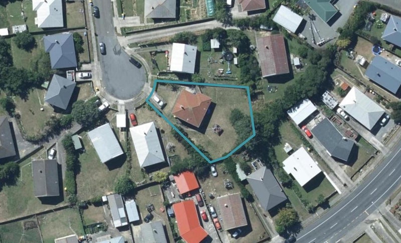 11 Komata Grove, Waitangirua, Porirua - Carousel 1