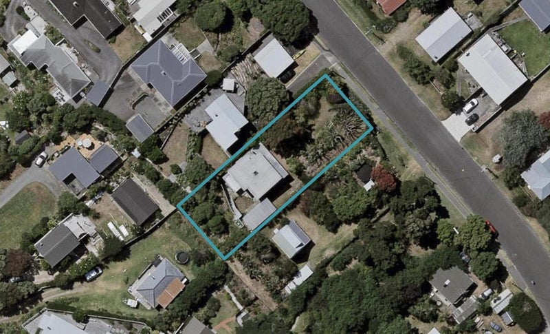 16 Heperi Street, Waikanae Beach, Waikanae - Carousel 1