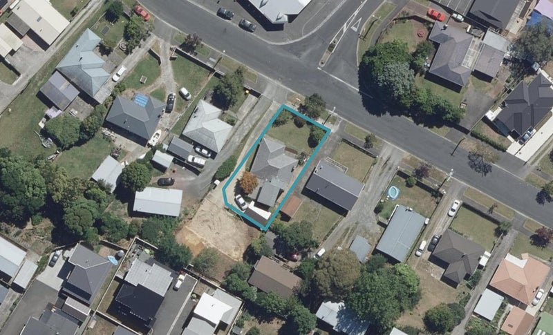 14 Glenview Terrace, Glenview, Hamilton - Carousel 1
