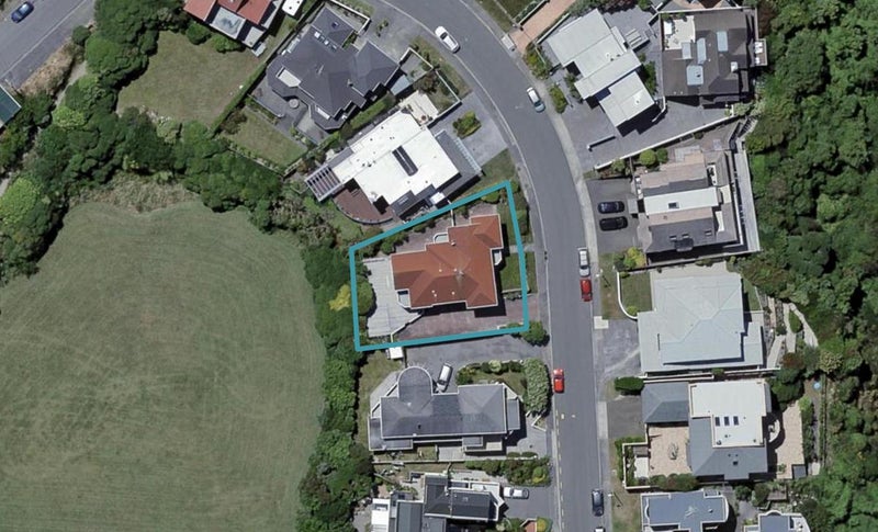 8 Treasure Grove, Hataitai, Wellington - Carousel 1