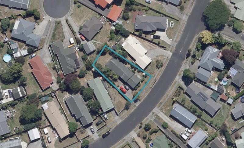 9 Raleigh Avenue, Fairview Downs, Hamilton - Carousel 1
