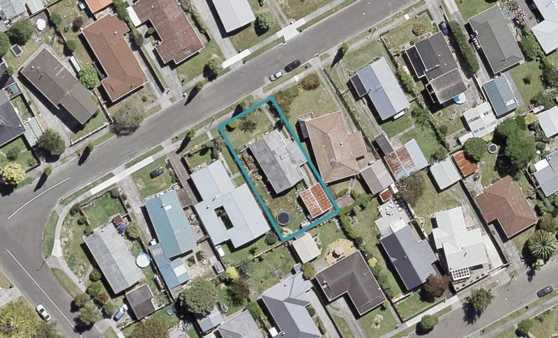 8 Harvard Grove, Totara Park, Upper Hutt - Carousel 1