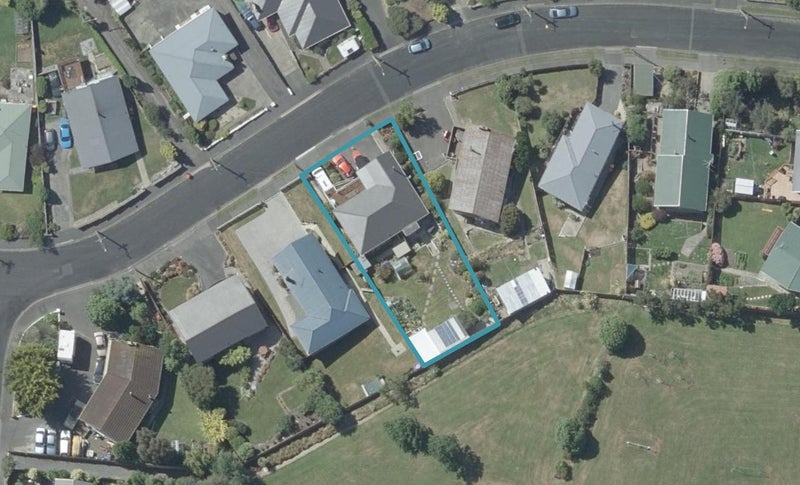 27 Bell Crescent, Concord, Dunedin - Carousel 1