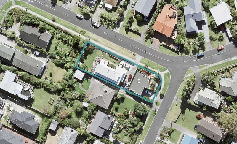 2/100 Hebron Road, Waiake, Auckland - Carousel 1