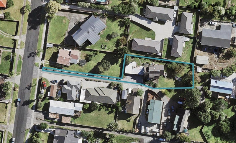 42 Evans Road, Weymouth, Auckland - Carousel 1