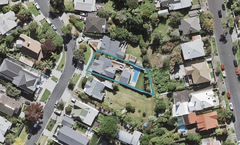 9 Warwick Street, Morningside, Auckland - Carousel 1