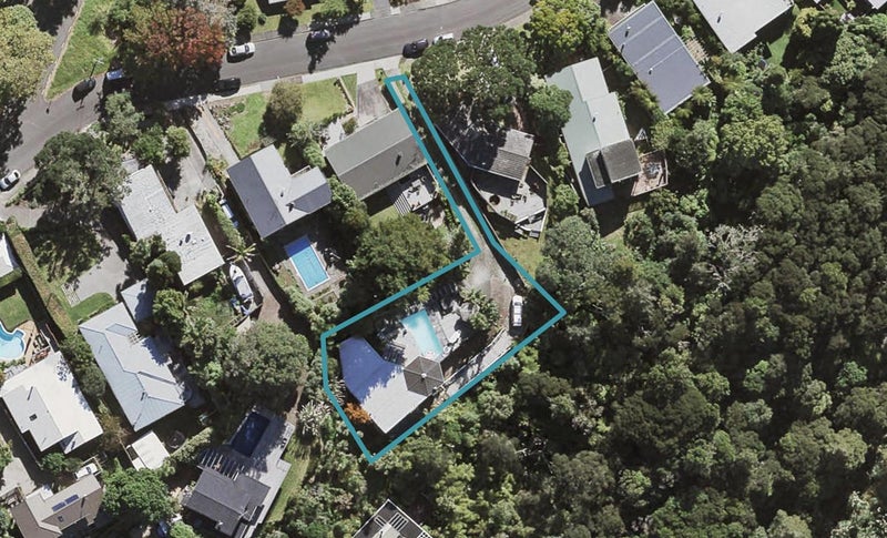 9 Learmonth Avenue, Birkenhead, Auckland - Carousel 1