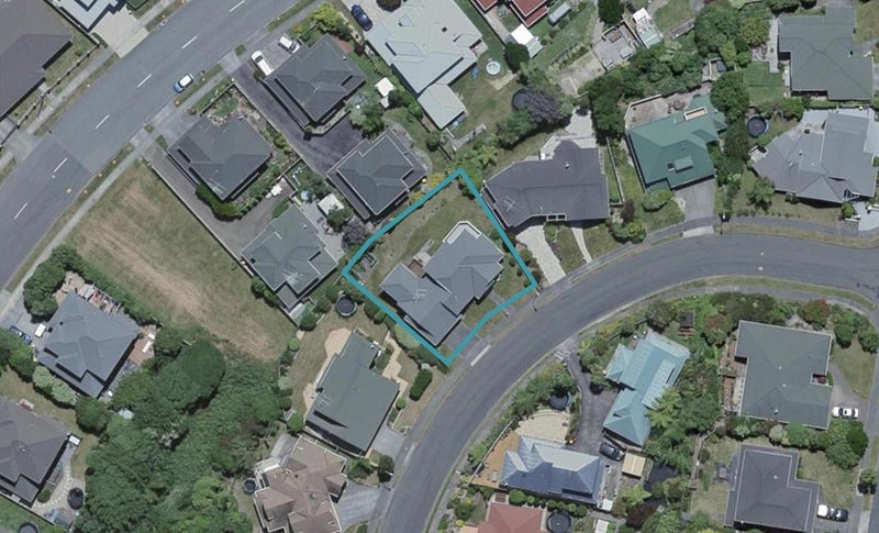 8 Myers Grove, Churton Park, Wellington - Carousel 1