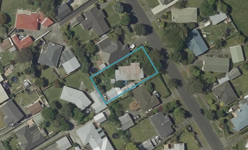 42 Ruamahanga Crescent, Terrace End, Palmerston North - Carousel 1
