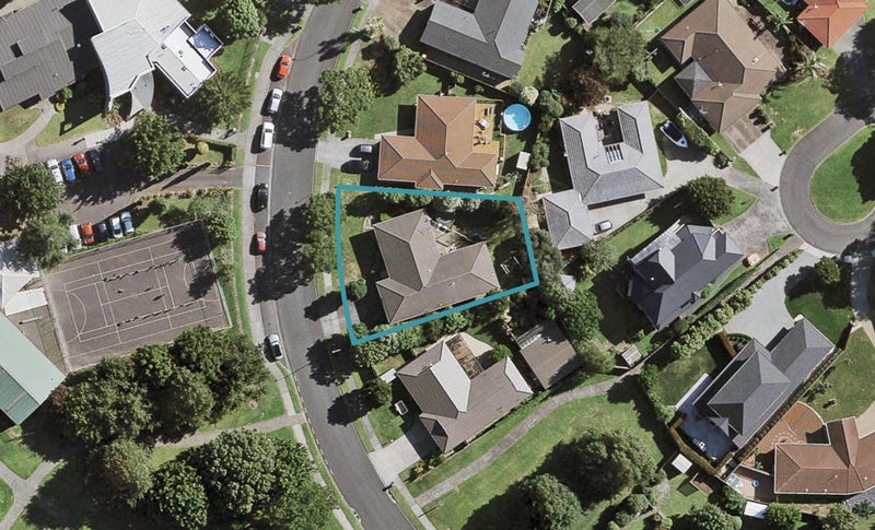 16 Evanda Crescent, Conifer Grove, Takanini - Carousel 1