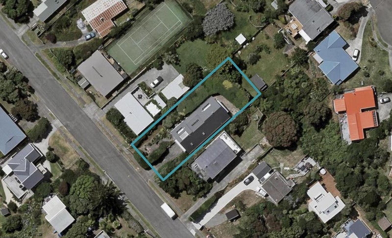 11 Hughes Street, Waikanae Beach, Waikanae - Carousel 1