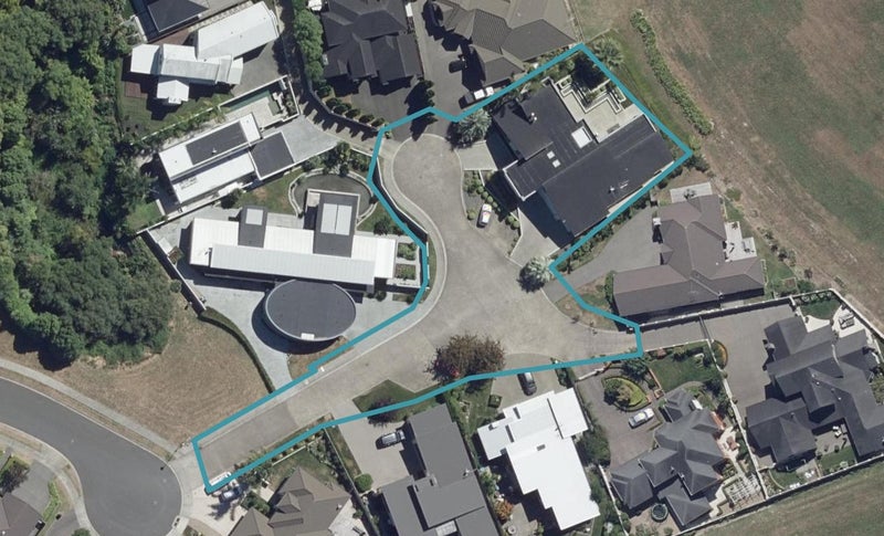 11 Peninsula Point, Huntington, Hamilton - Carousel 1
