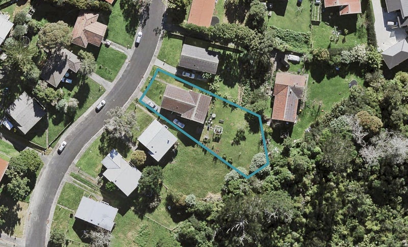 27 Lysander Crescent, Beach Haven, Auckland - Carousel 1