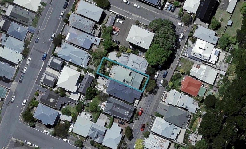 8 Scarborough Terrace, Mount Victoria, Wellington - Carousel 1