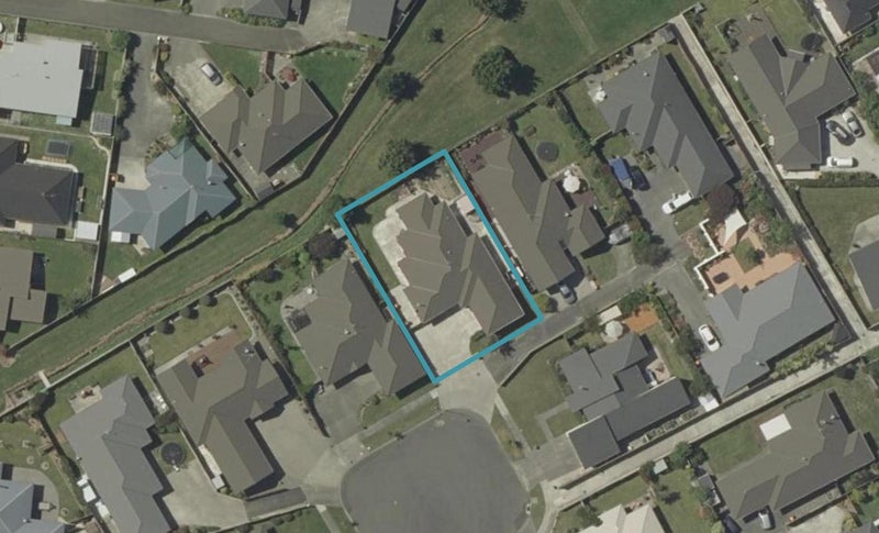 19 Sorrento Place, Kelvin Grove, Palmerston North - Carousel 1