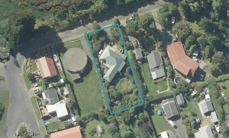 16 Ellesmere Street, Ravensbourne, Dunedin - Carousel 1