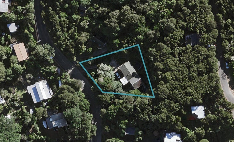 13 O'Brien Road, Omiha, Waiheke Island - Carousel 1