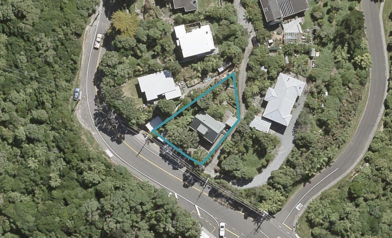 6 Akatea Road, Korokoro, Lower Hutt - Carousel 1