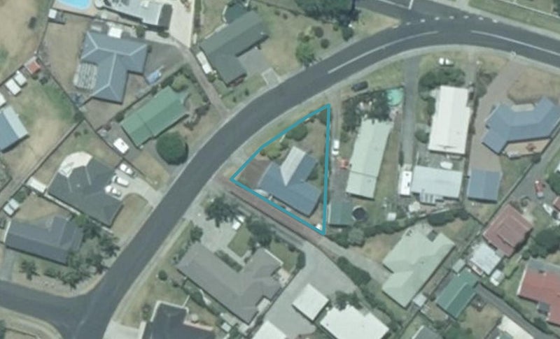 16 Cholmondeley Crescent, Whitianga, Whitianga - Carousel 1