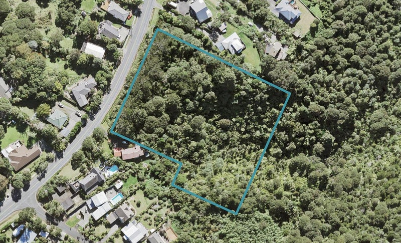 1126 Scenic Drive North, Swanson, Auckland - Carousel 1