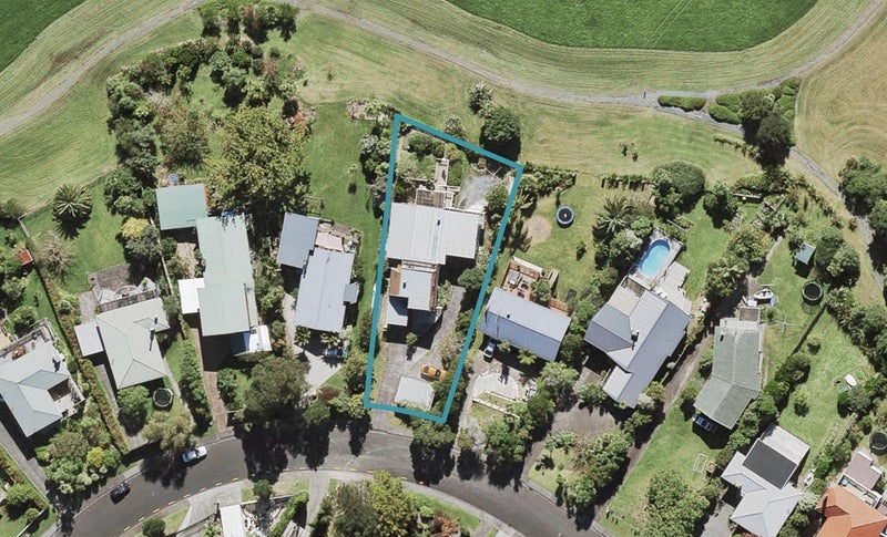 16 Noall Street, Te Atatu Peninsula, Auckland - Carousel 1