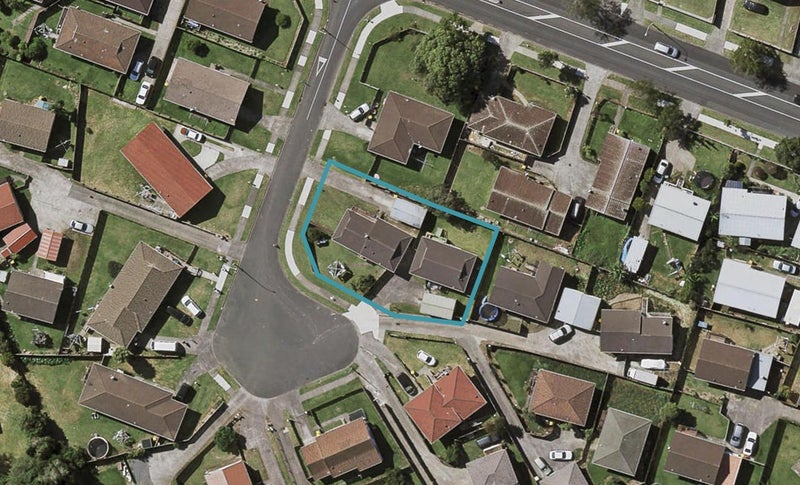 4 Townley Place, Clover Park, Auckland - Carousel 1