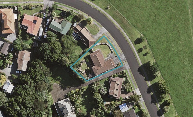 9 Nyssa Place, Totara Heights, Auckland - Carousel 1