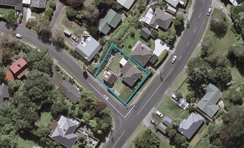 16 Awanui Street, Merrilands, New Plymouth - Carousel 1