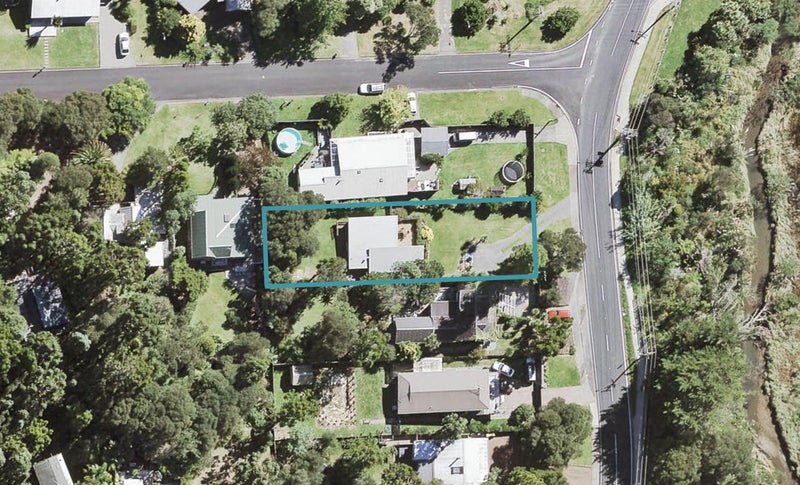 223 Laingholm Drive, Laingholm, Auckland - Carousel 1