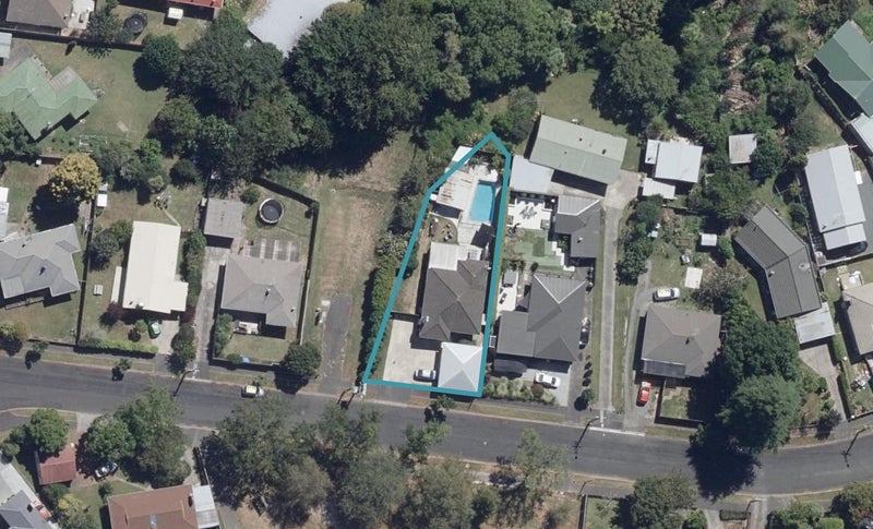 15 Barrie Crescent, Silverdale, Hamilton - Carousel 1