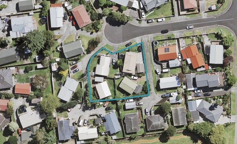 2/8 Ireland Place, Ranui, Auckland - Carousel 1