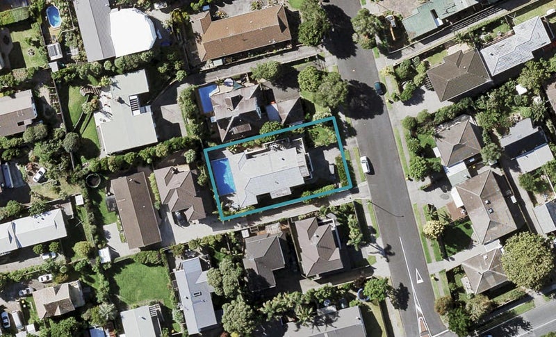32 McCrystal Avenue, Bucklands Beach, Auckland - Carousel 1